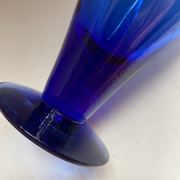 Set of 4 cobalt Blue footed drinking glasses - Picture 7 of 9